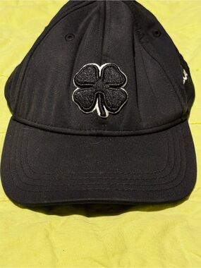 Black Clover Live Lucky Black Fitted Golf Hat Cap S/M Stretch Fit